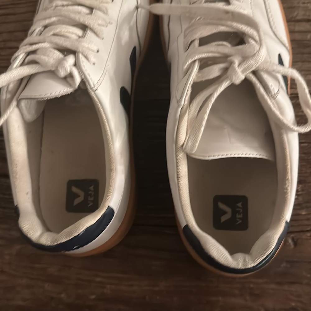 VEJA V-12 Shoes Leather Low Top Sneakers - Picture 5 of 7